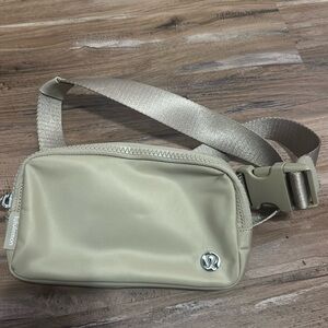 Lulu lemon belt bag